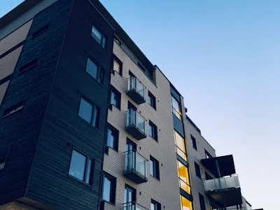 Bērnu drošība pie logiem: ko katram vecākam jāzina